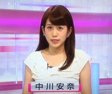 ニット露出で話題になった中川安奈アナ