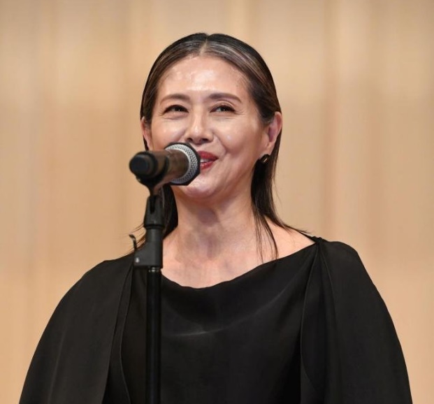 白髪が目立つ小泉今日子